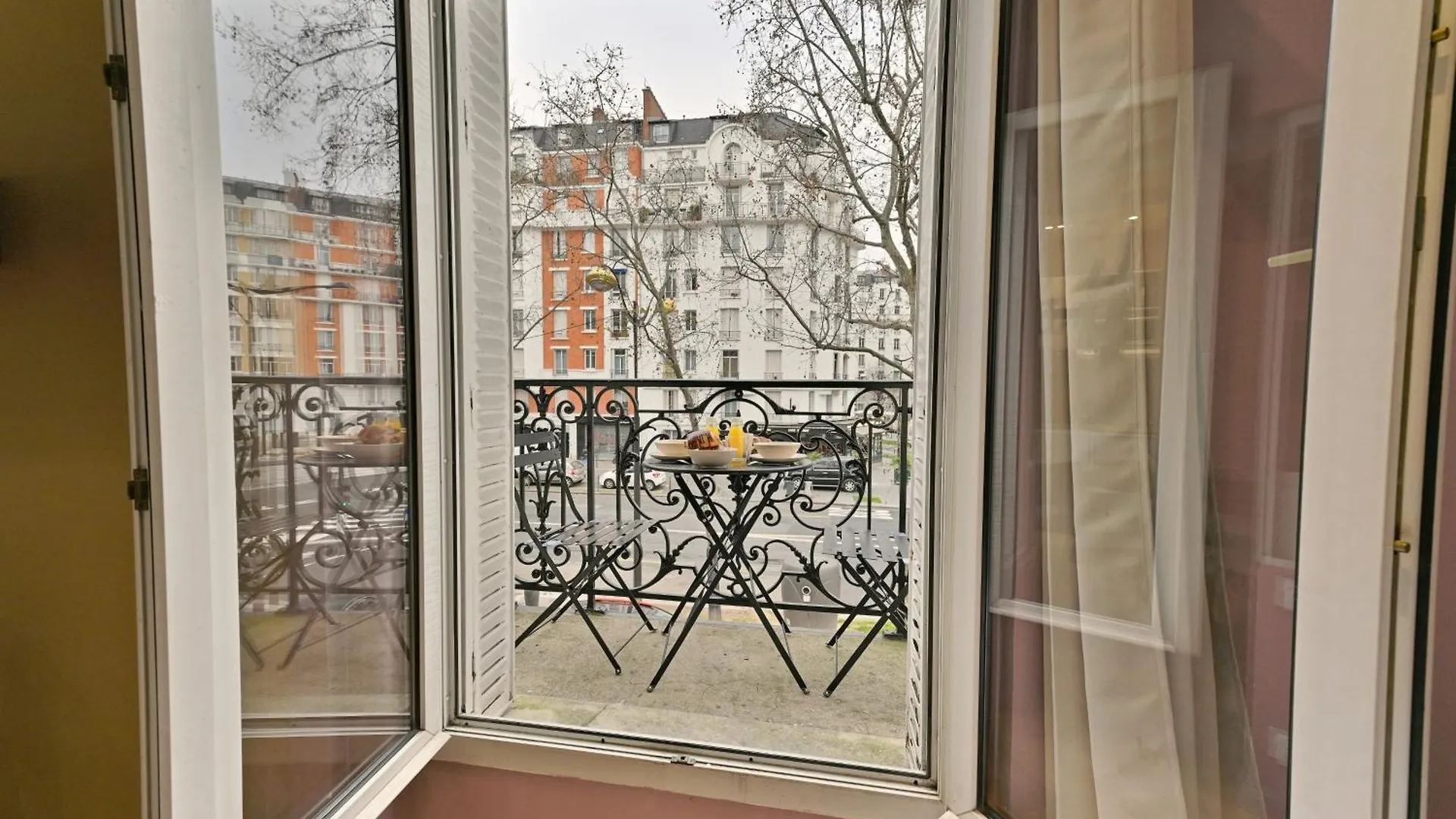 Appartement Proche Parc Monceau - Gourgaud Paris 0*,  France